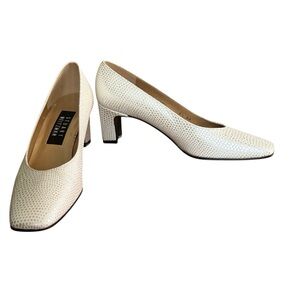 Stuart Weitzman Cream Faux Snakeskin Pumps Heels Size 6½ AA Narrow